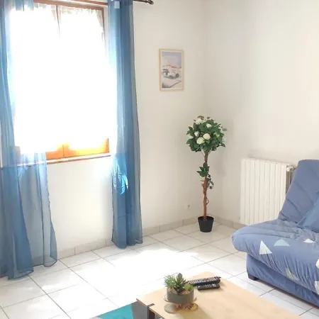 Apartament De La Tride 1 Avec Terrasse Proche Du Centre Lectoure